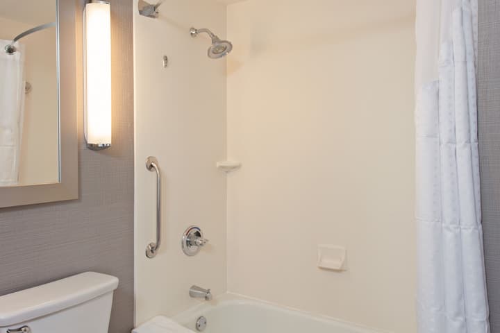 Holiday Inn Express and Suites Fisherman's Wharf by IHG