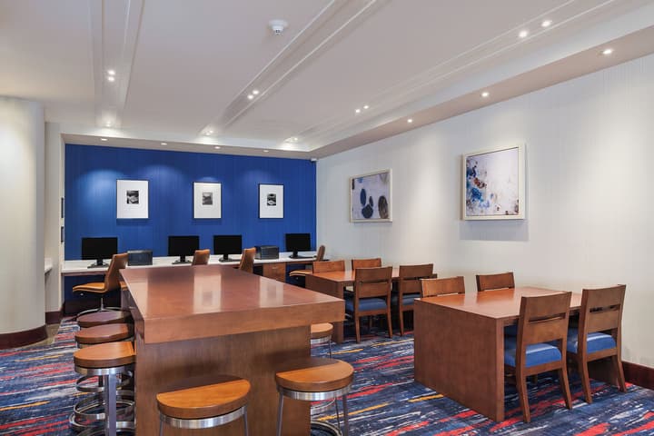 Holiday Inn Express and Suites Fisherman's Wharf by IHG