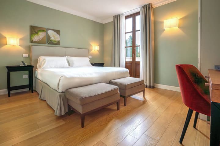 Villa Neroli - Place of Charme