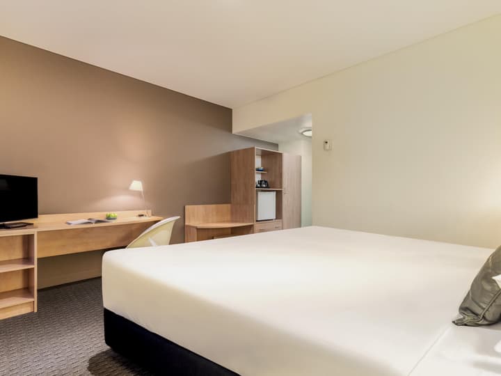 ibis Melbourne Hotel and Apartments