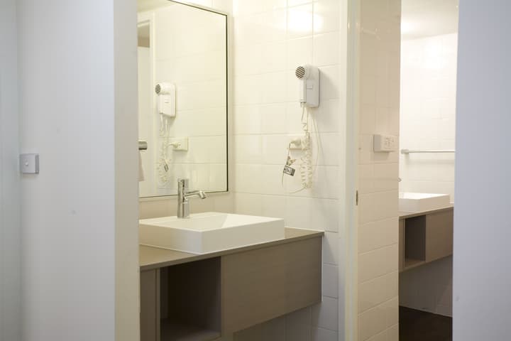 ibis Melbourne Hotel and Apartments