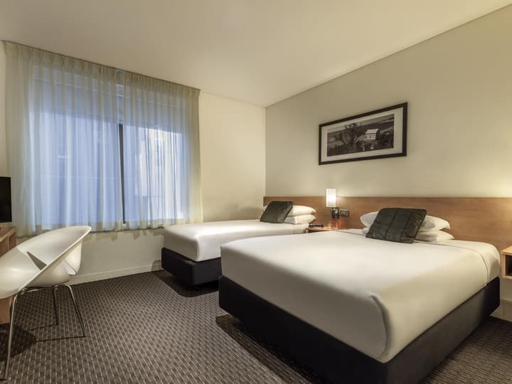 ibis Melbourne Hotel and Apartments