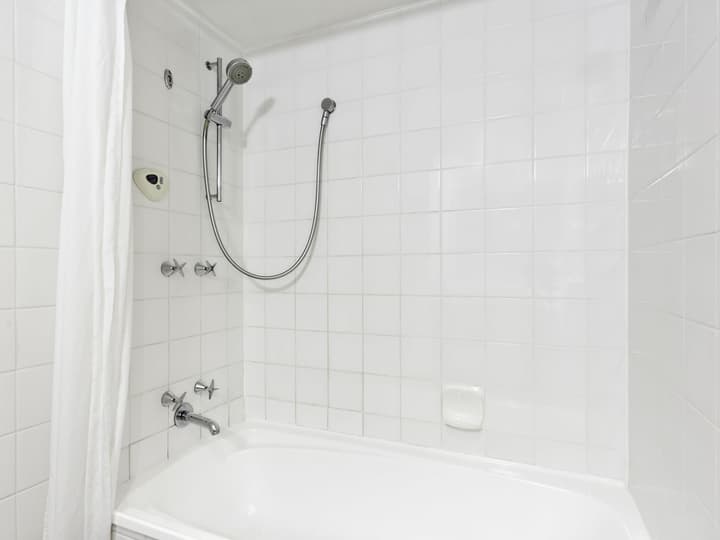 ibis Melbourne Hotel and Apartments