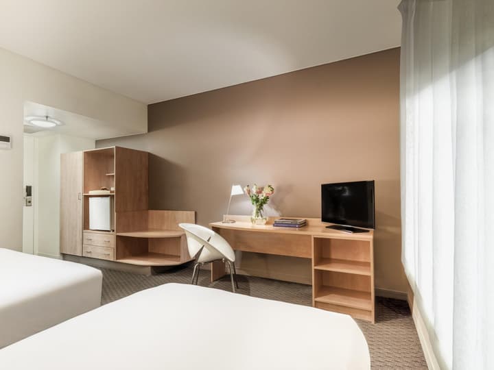 ibis Melbourne Hotel and Apartments