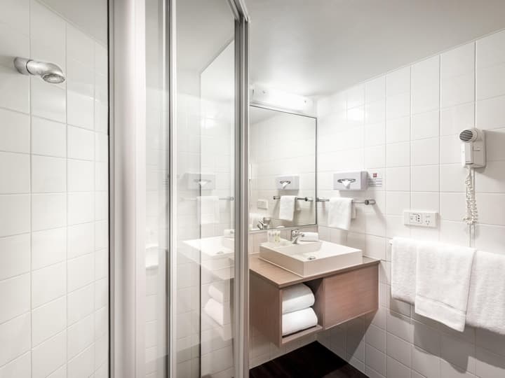 ibis Melbourne Hotel and Apartments