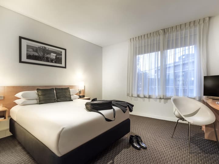 ibis Melbourne Hotel and Apartments