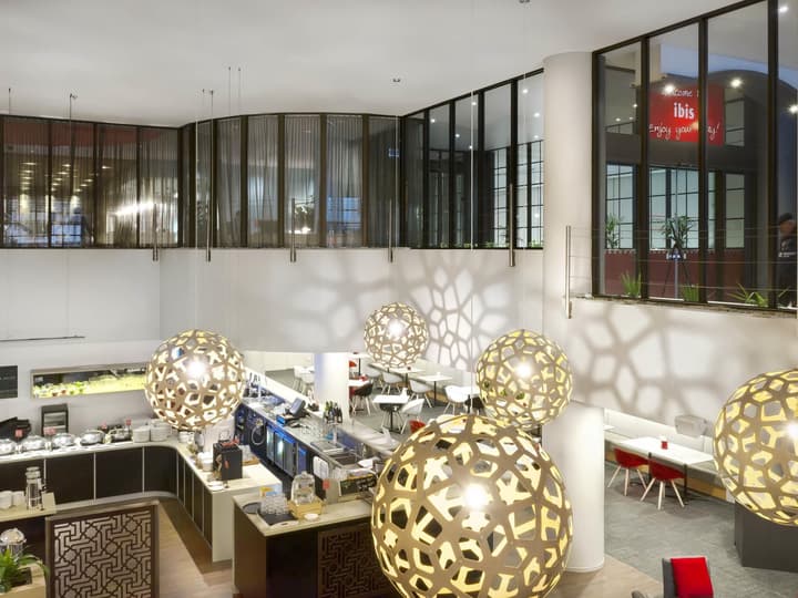 ibis Melbourne Hotel and Apartments
