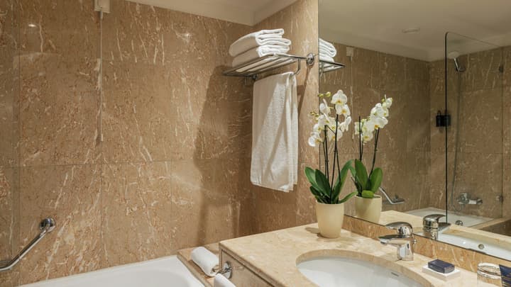 Pestana Vintage Porto Hotel & World Heritage Site