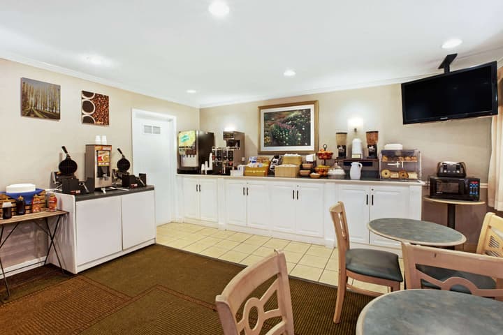 La Quinta Inn by Wyndham Detroit Canton