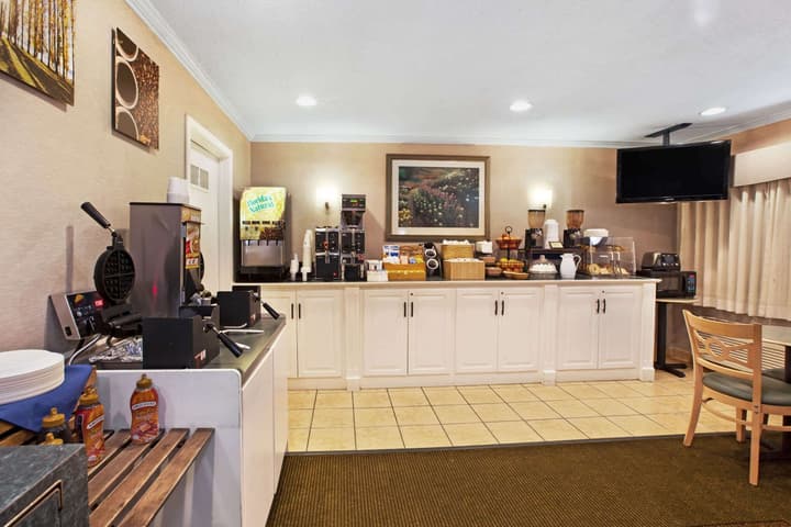 La Quinta Inn by Wyndham Detroit Canton
