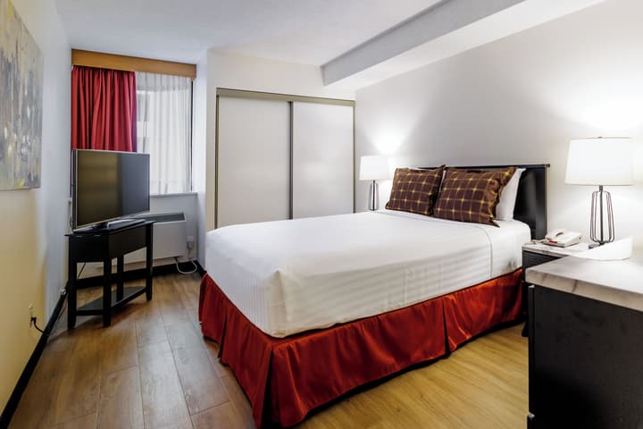 Cartier Place Suite Hotel