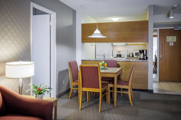 Cartier Place Suite Hotel