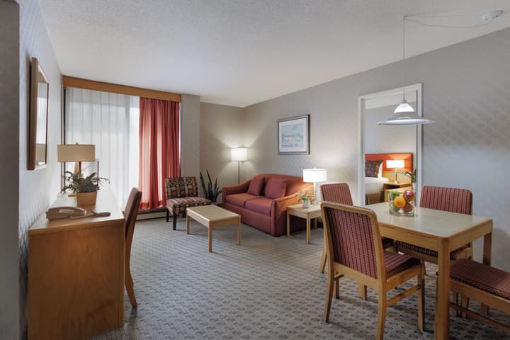 Cartier Place Suite Hotel