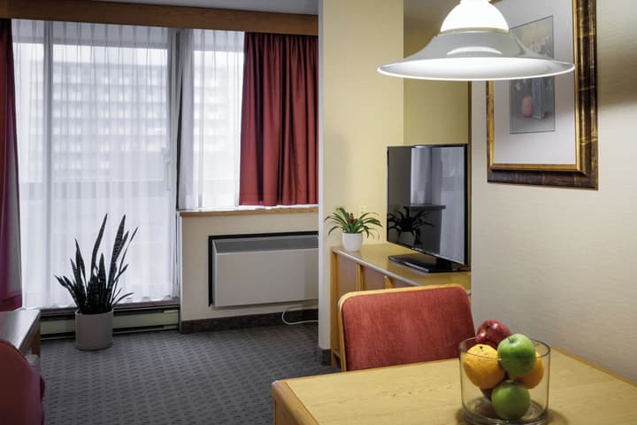 Cartier Place Suite Hotel