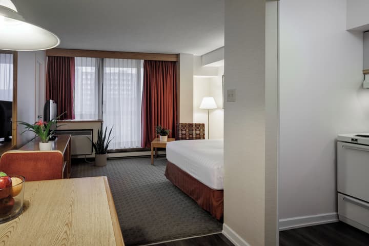 Cartier Place Suite Hotel