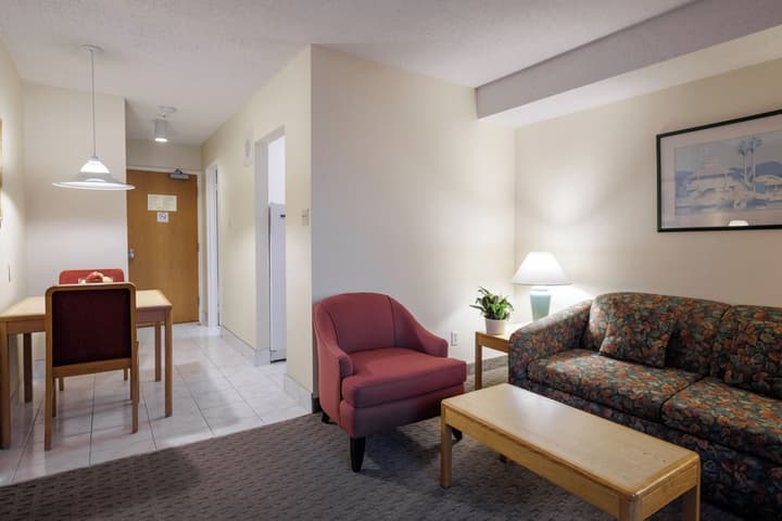 Cartier Place Suite Hotel