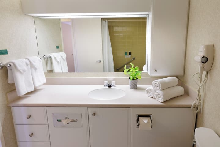 Cartier Place Suite Hotel
