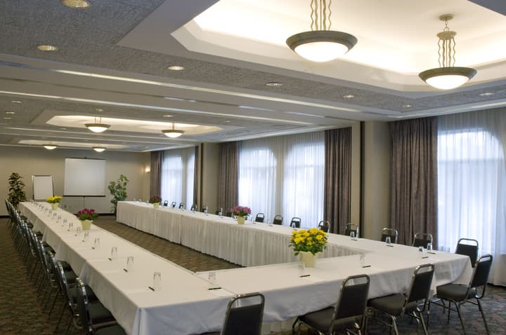 Cartier Place Suite Hotel