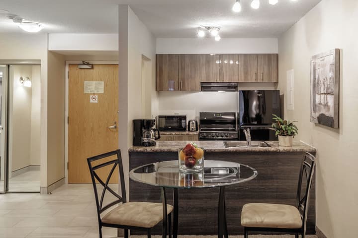 Cartier Place Suite Hotel