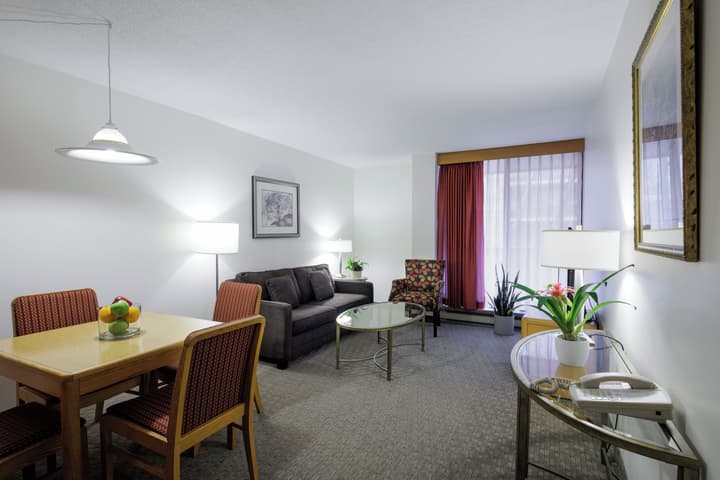 Cartier Place Suite Hotel