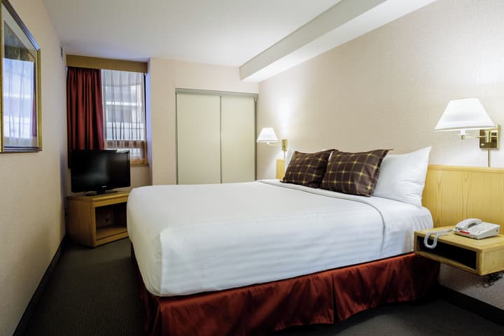 Cartier Place Suite Hotel