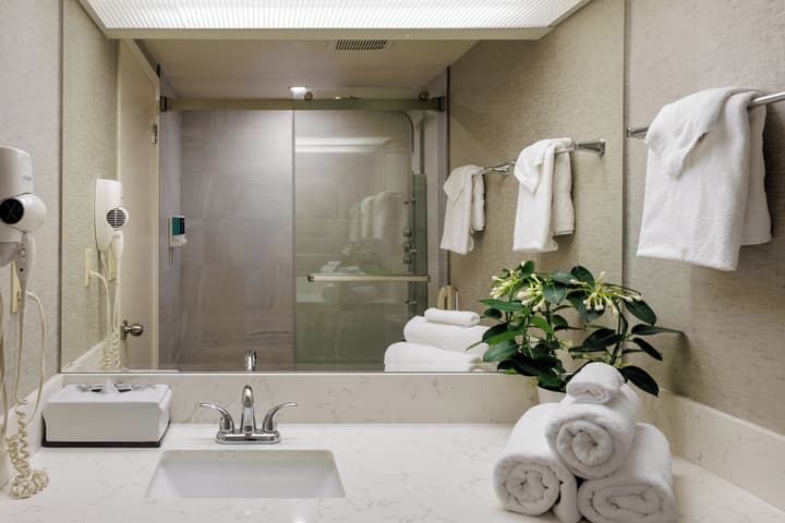 Cartier Place Suite Hotel