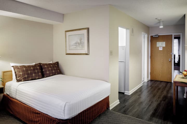 Cartier Place Suite Hotel