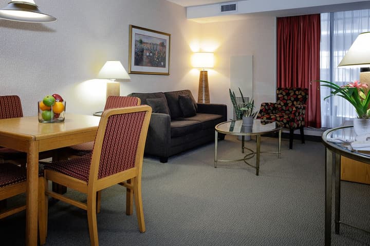 Cartier Place Suite Hotel