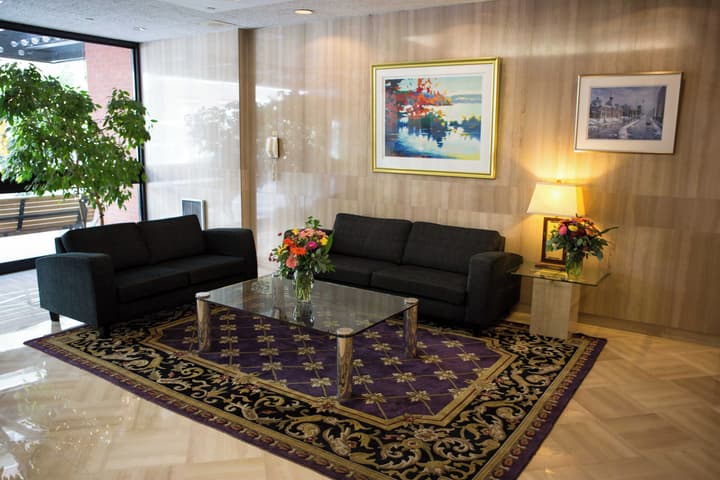 Cartier Place Suite Hotel
