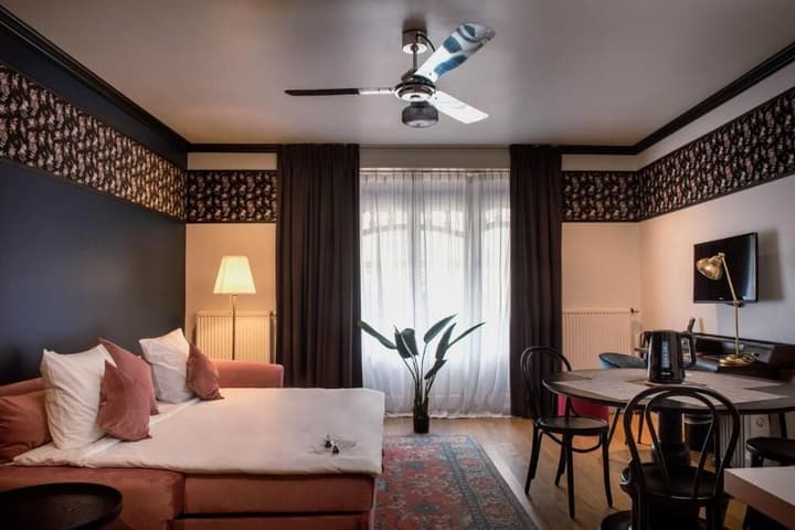 Craves Hotel