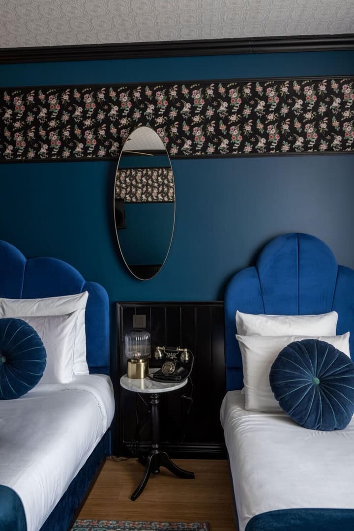 Craves Hotel