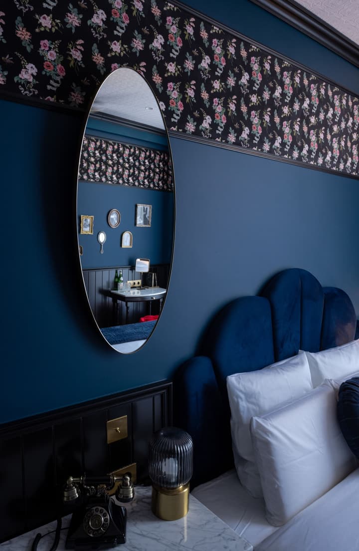 Craves Hotel