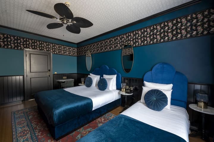 Craves Hotel