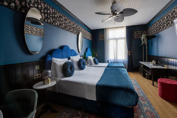 Craves Hotel