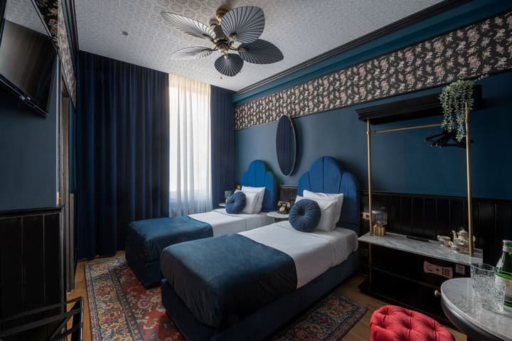 Craves Hotel