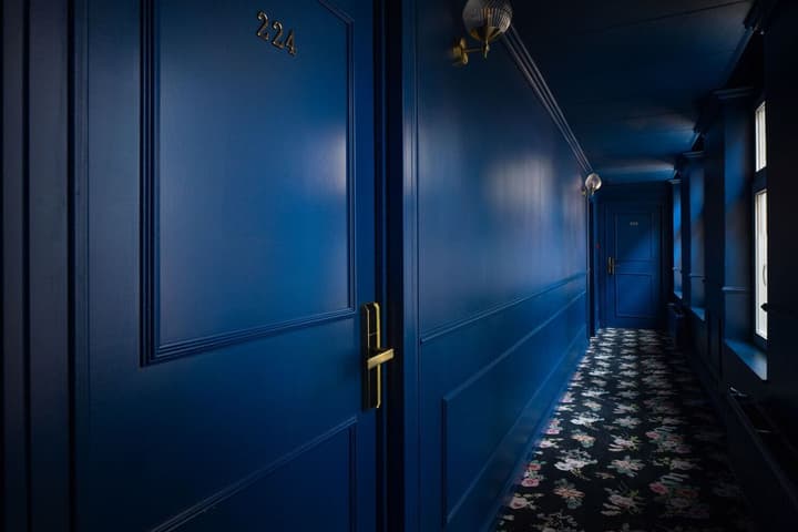 Craves Hotel