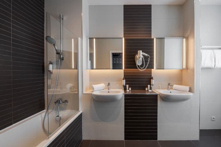 Craves Hotel
