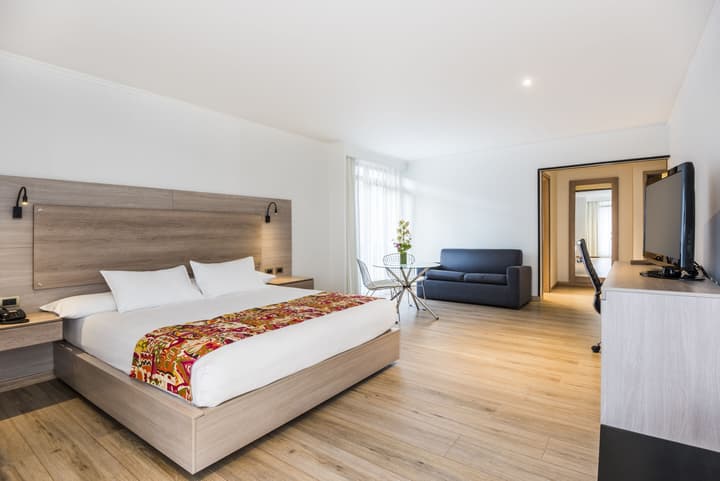 Hotel Rosales Plaza