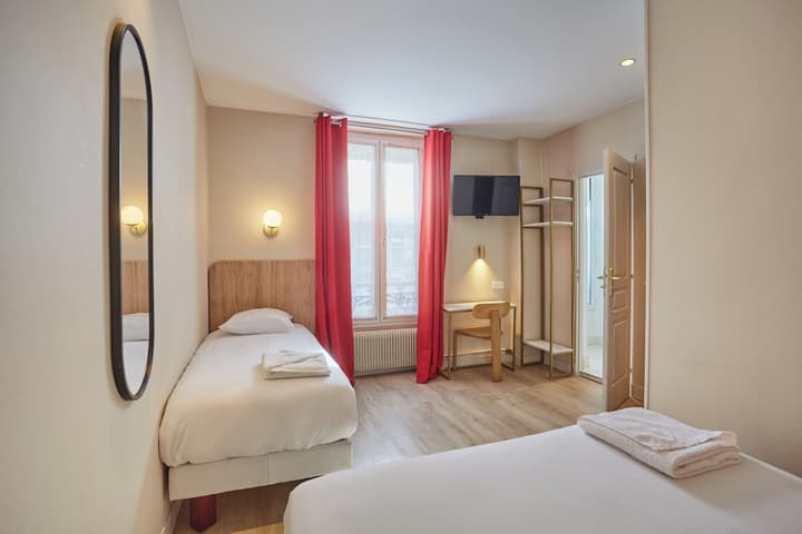 Merryl Hotel