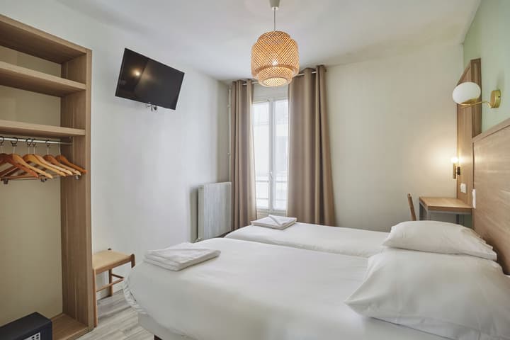 Merryl Hotel