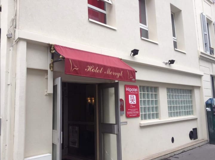 Merryl Hotel