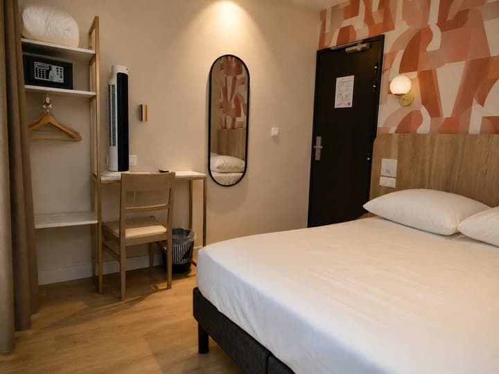 Merryl Hotel