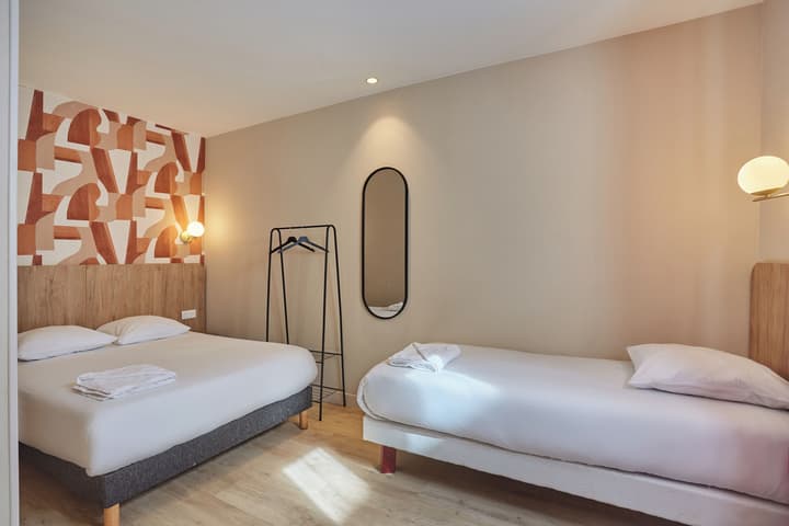 Merryl Hotel