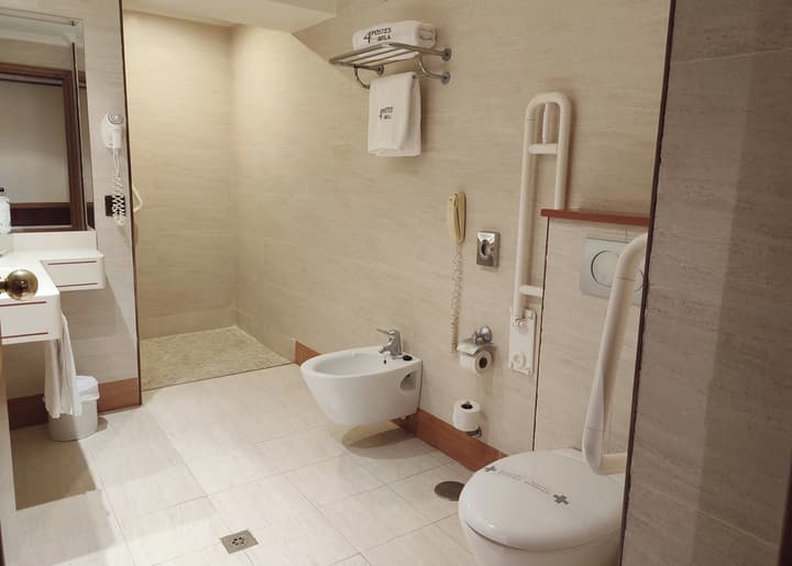 Hotel Sercotel Cuatro Postes