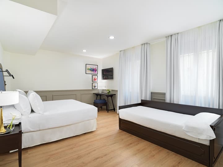 H10 Corregidor Boutique Hotel