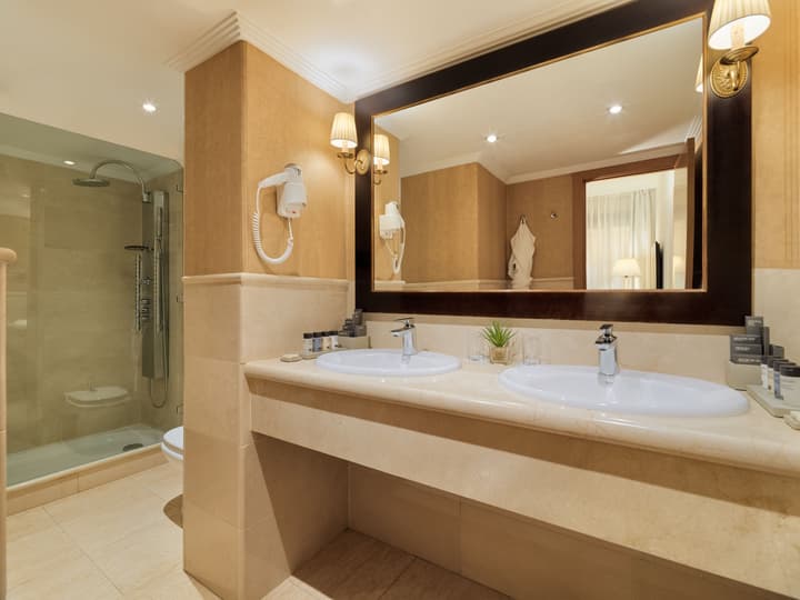 H10 Corregidor Boutique Hotel