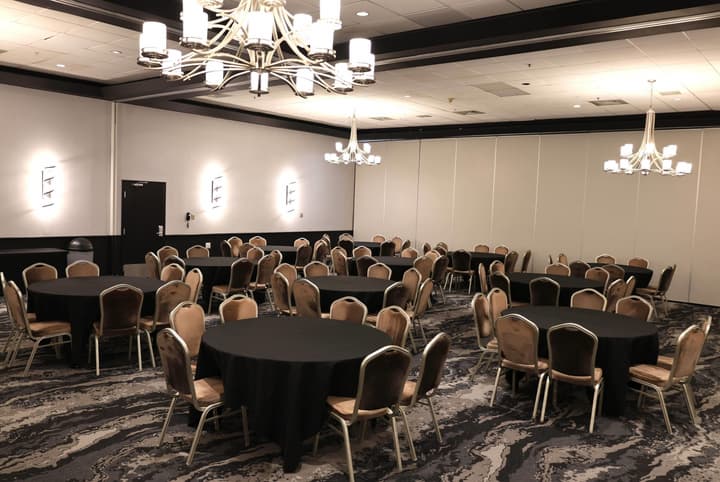 Travelodge by Wyndham Hotel & Convention Centre Quebec City