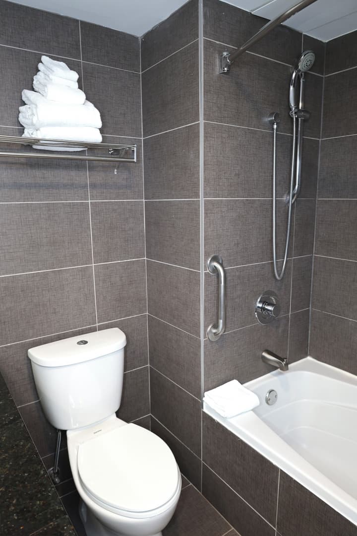 Travelodge by Wyndham Hotel & Convention Centre Quebec City