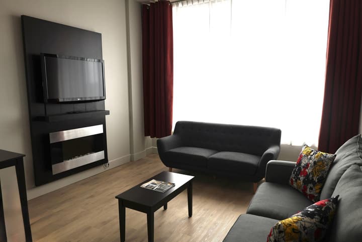 Travelodge by Wyndham Hotel & Convention Centre Quebec City