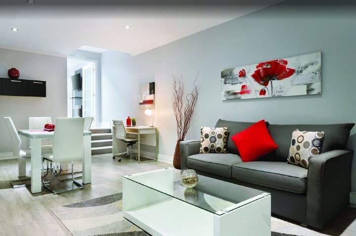 Travelodge by Wyndham Hotel & Convention Centre Quebec City
